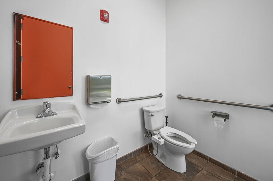 More Photos Of 12802 Science Dr, Orlando Office For Lease