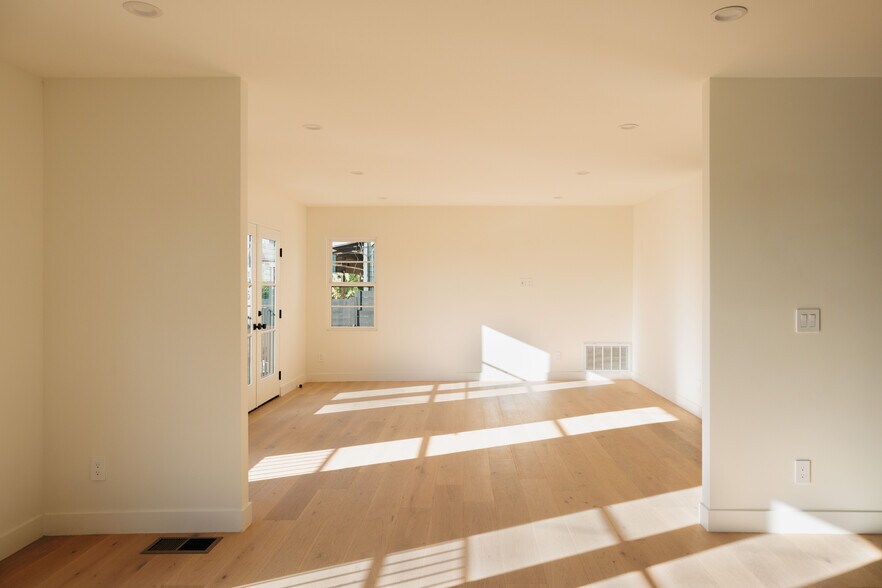 More Photos Of 1018 Manzanita St, Los Angeles Apartments For Sale