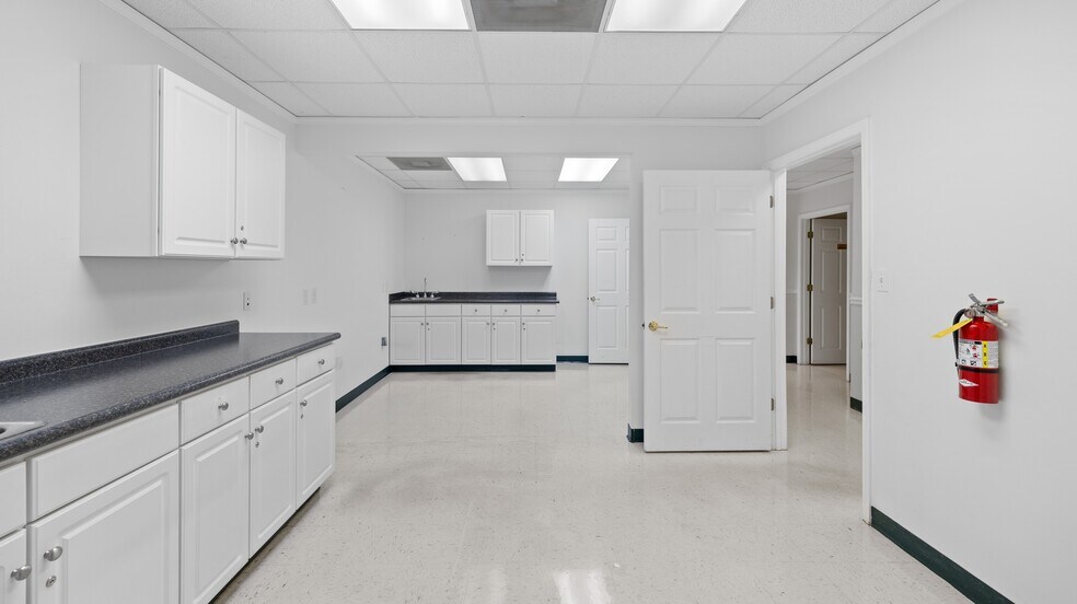 More Photos Of 4100 S Ferdon Blvd, Crestview Medical For Lease