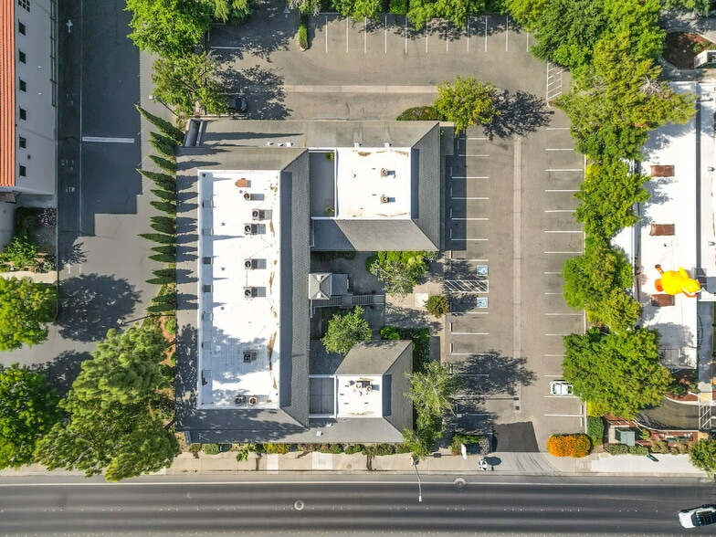 More Photos Of 250 W Main St, Woodland Office For Lease