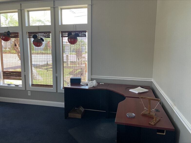 More Photos Of 913 Gulf Breeze Pky, Gulf Breeze Storefront Retail Office For Sale