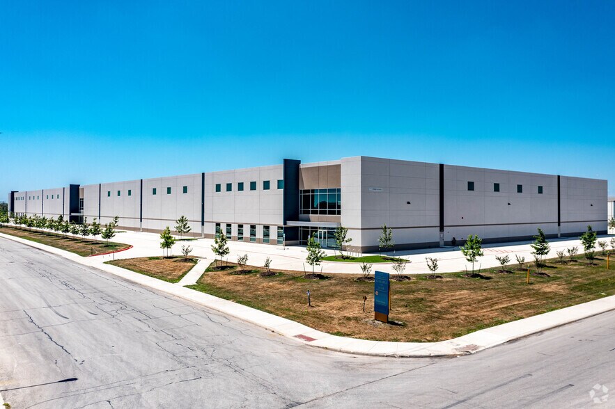 More Photos Of 1727 Cornerway Blvd, San Antonio Unknown For Lease