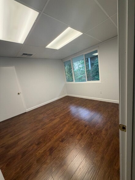 More Photos Of 5610 Kitsap Way, Bremerton Specialty For Lease