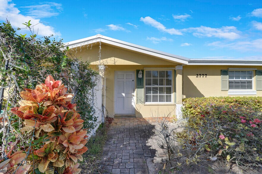 More Photos Of 2767 SE Normand St, Stuart Apartments For Sale