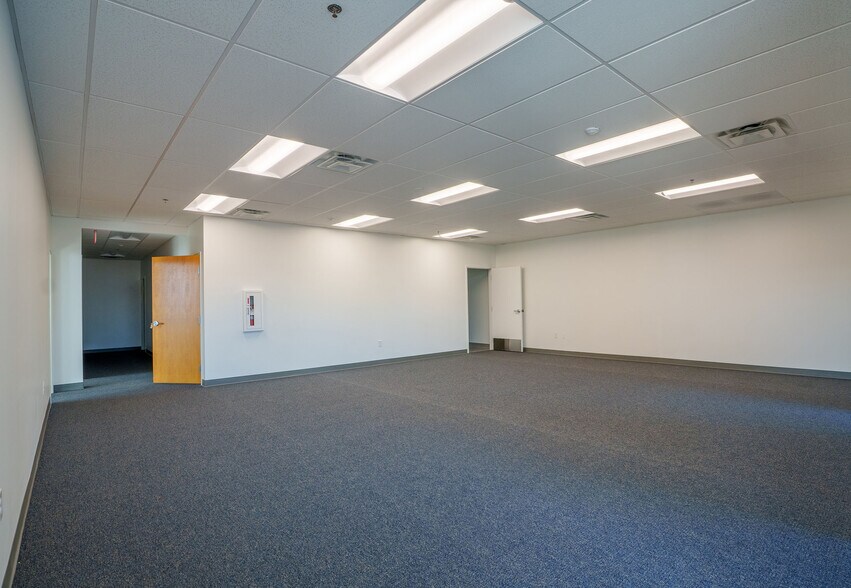 More Photos Of 5005 E Cartier Ave, Las Vegas Service For Lease