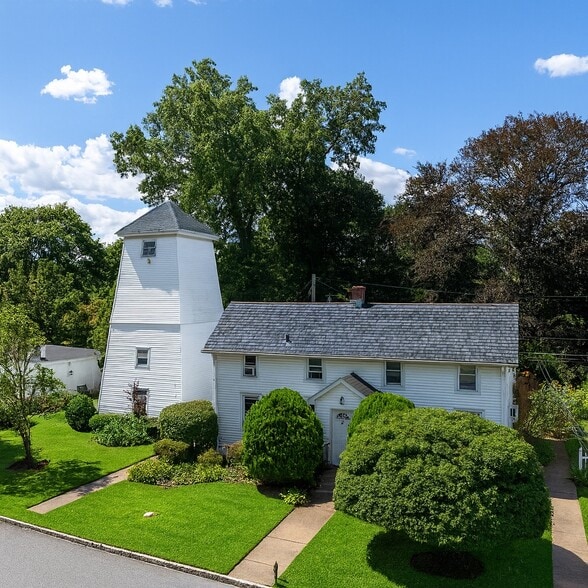 More Photos Of 23 Old Westbury Rd, Old Westbury Specialty For Sale