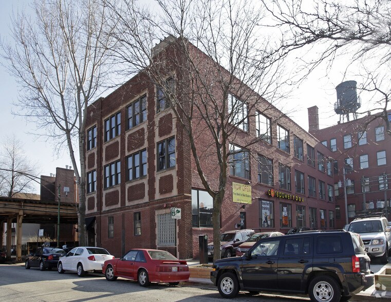 More Photos Of 945 W George St, Chicago Office For Lease