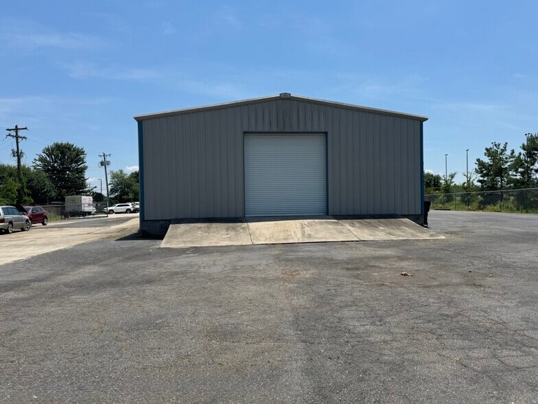 More Photos Of 975-979 E Liberty St, York Auto Dealership For Sale