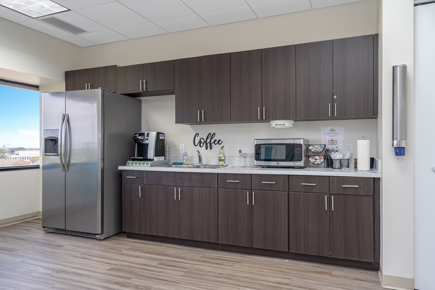 More Photos Of 5550 Glades Rd, Boca Raton Office For Lease