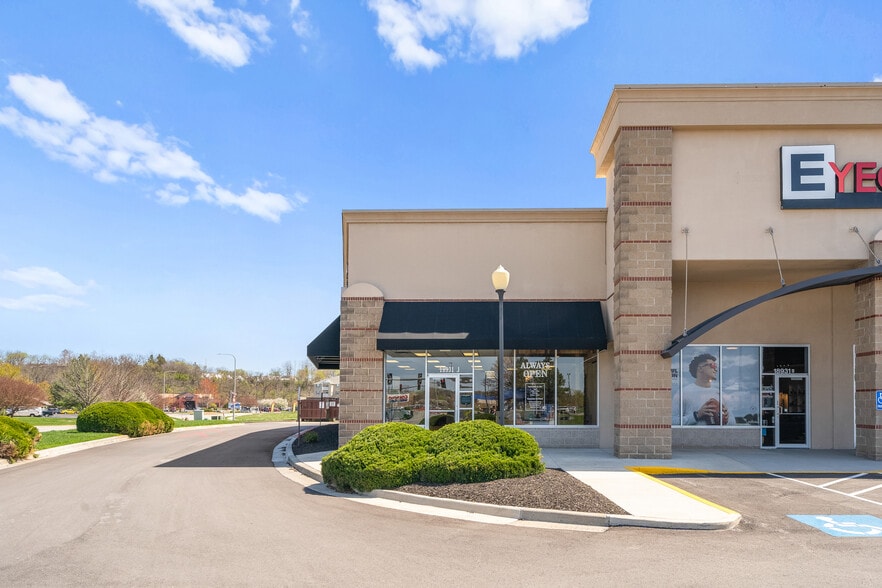 More Photos Of 18931 E Valley View Pky, Independence Storefront Retail Office For Lease