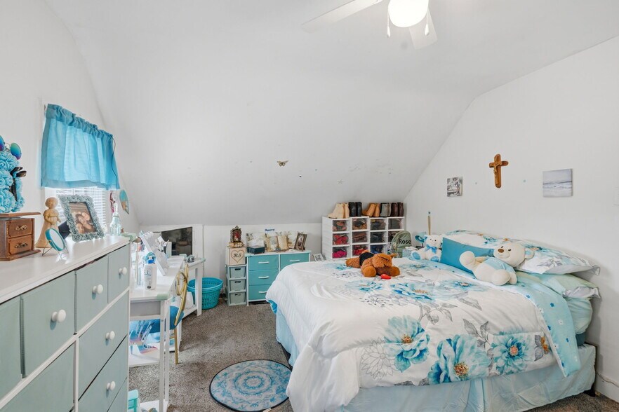 More Photos Of 400 Thames St, Bristol Multifamily For Sale