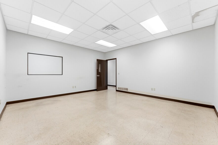 More Photos Of 161 Adena Ln, Clarksburg Office For Lease