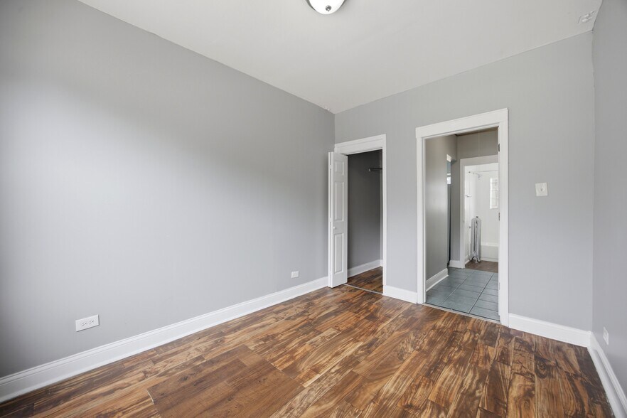 More Photos Of 102 Memorial Dr, Calumet City Apartments For Sale