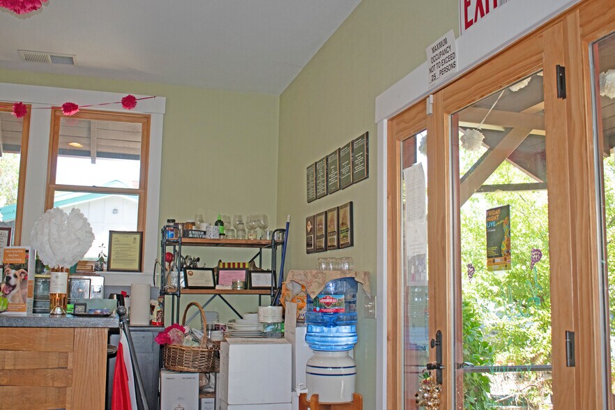 More Photos Of 119 S Cloverdale Blvd, Cloverdale General Retail For Sale