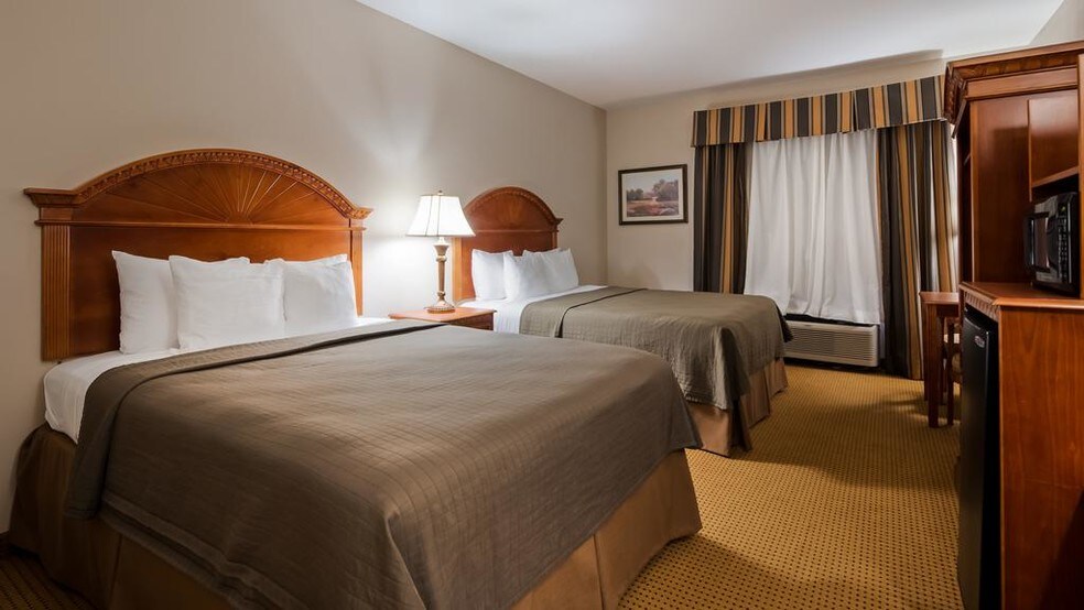 More Photos Of 1525 N Milt Phillips Ave, Seminole Hotel For Sale