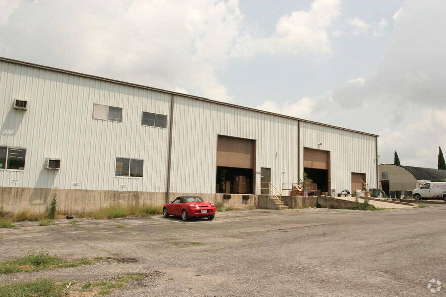 More Photos Of 4945 Stahl Park, San Antonio Warehouse For Lease