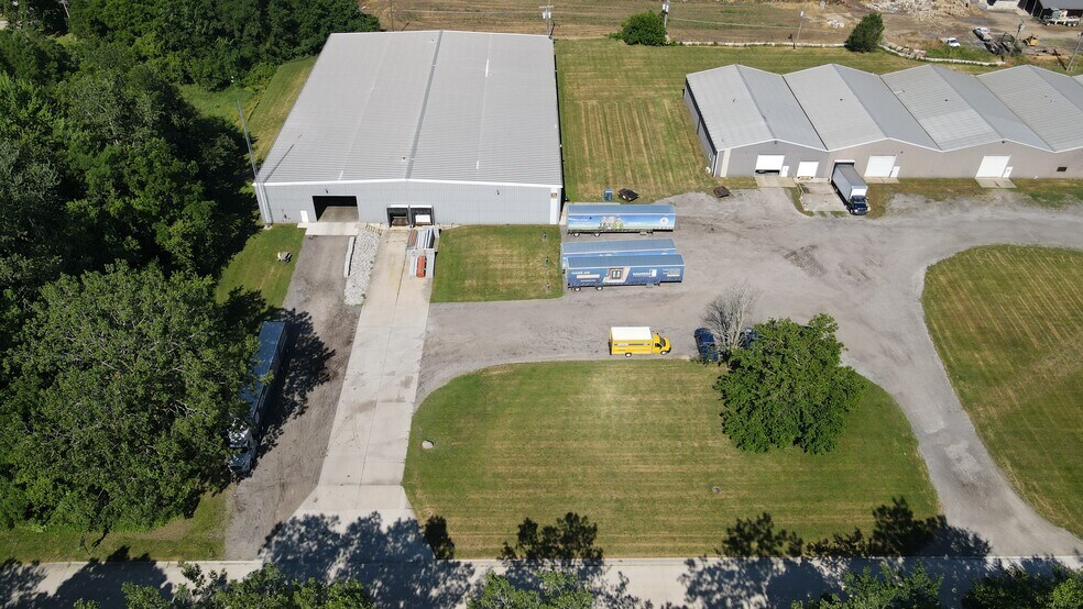 More Photos Of 501 North Pky, West Unity Warehouse For Lease