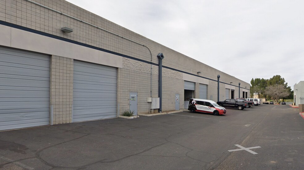 More Photos Of 1025 N McQueen Rd, Gilbert Warehouse For Lease