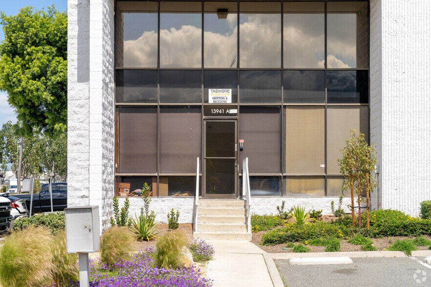 More Photos Of 13941 Norton Ave, Chino Warehouse For Lease