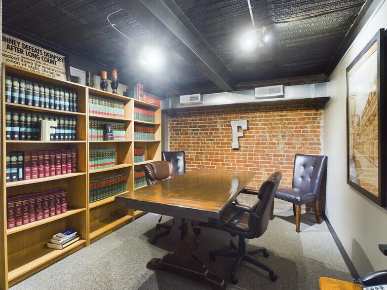 More Photos Of 713 4th Ave, Holdrege Office Residential For Lease