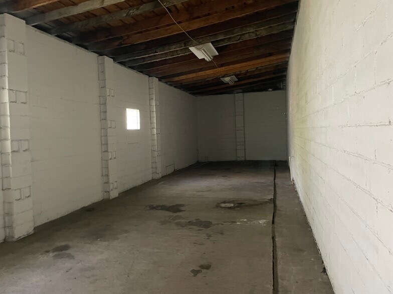More Photos Of 40 W Monroe St, Latrobe Warehouse For Lease
