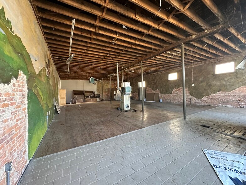 More Photos Of 13 Public Sq, Bowman Storefront For Sale