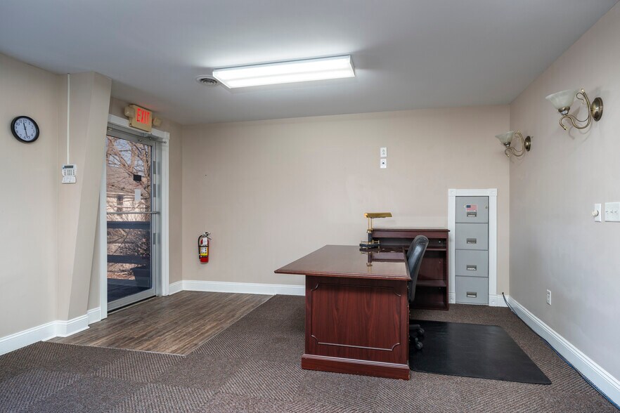 More Photos Of 210 N West St, Hillsboro Office For Sale