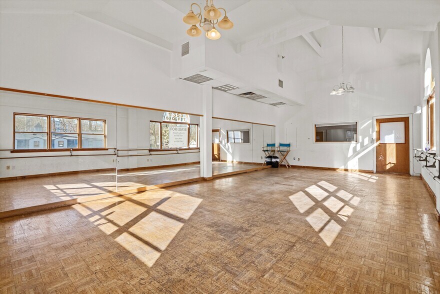 More Photos Of 24 Old Albany Post Rd, Croton-on-Hudson Medical For Lease