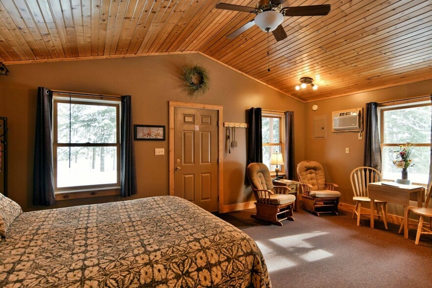 More Photos Of 84790 State Highway 13 S, Bayfield Hotel For Sale
