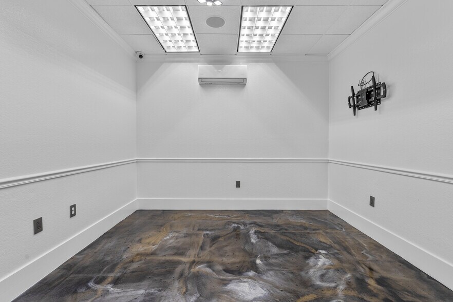 More Photos Of 13730 Cypress Terrace Cir, Fort Myers Medical For Sale