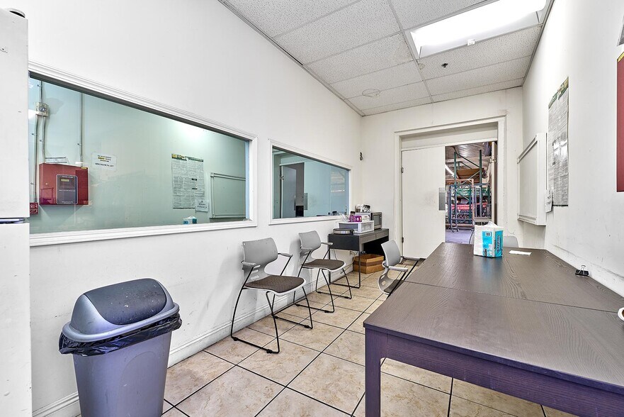 More Photos Of 3900-3912 S Broadway Pl, Los Angeles Manufacturing For Sale