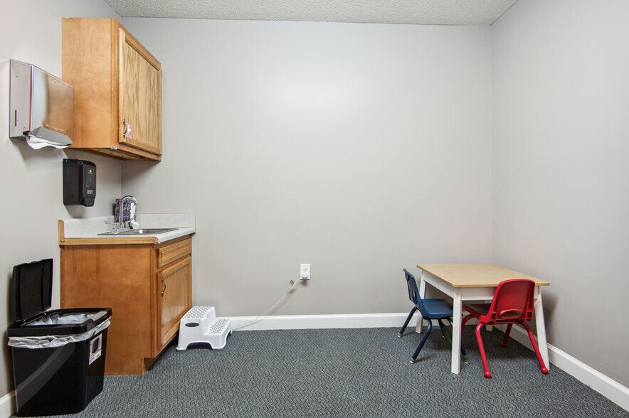 More Photos Of 217-219 Station St, Jacksonville Medical For Lease