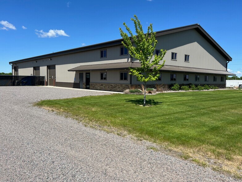 More Photos Of 20021 Edison Cir, Clearwater Warehouse For Lease