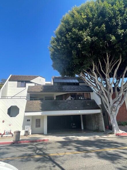 More Photos Of 352 3rd St, Laguna Beach Office For Sale