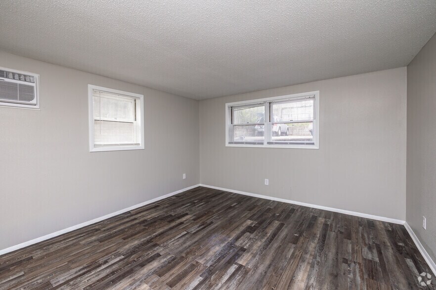 More Photos Of 3830 6th Ave, Des Moines Apartments For Sale