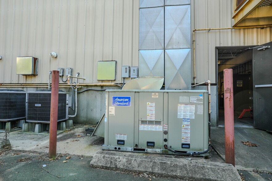 More Photos Of 35 Research Pky, Old Saybrook Light Manufacturing For Sale