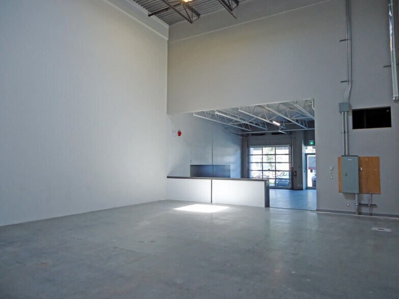 More Photos Of 8257 92nd St, Delta Warehouse For Lease