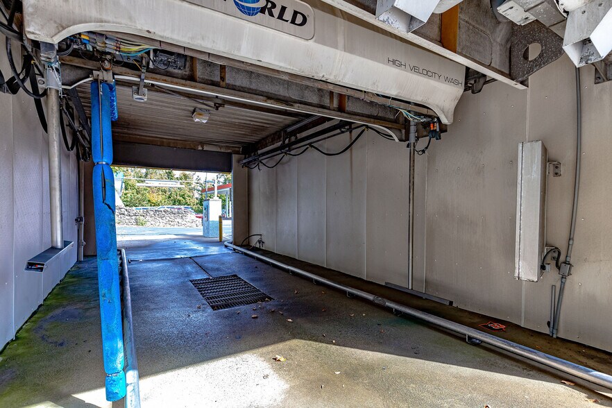 8037 Hamilton Ave, Cincinnati, OH 45231 Carwash For Sale