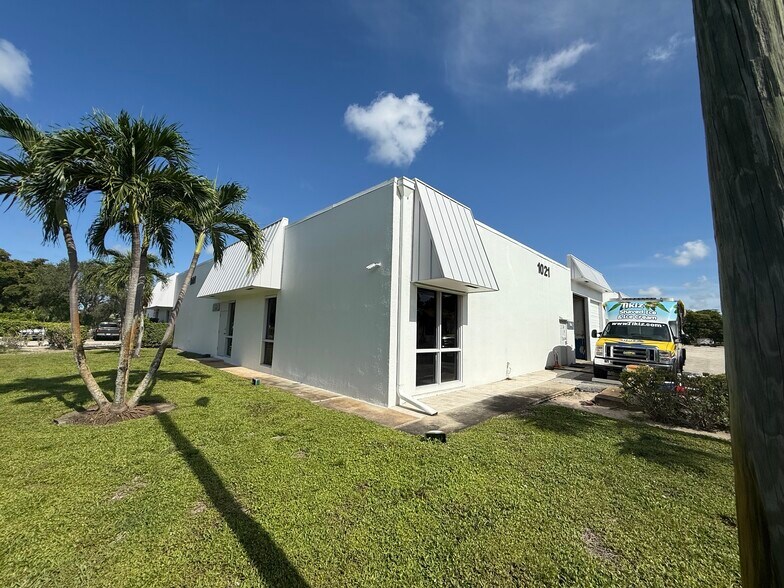 More Photos Of 1021 S Rogers Cir, Boca Raton Warehouse For Lease