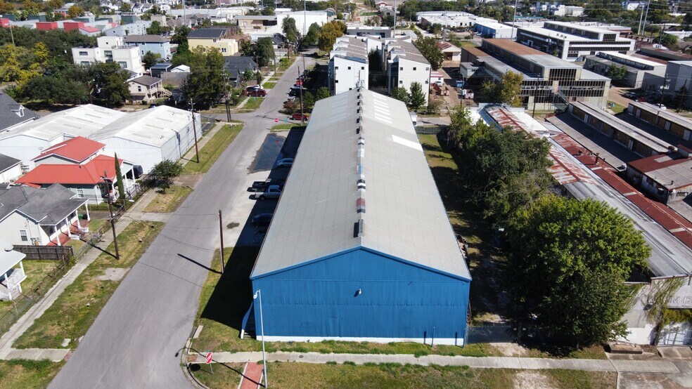 More Photos Of 305 Velasco, Houston Warehouse For Lease