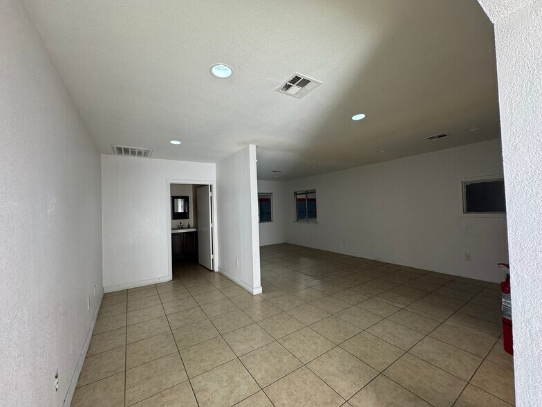 More Photos Of 5151 Procyon St, Las Vegas Warehouse For Lease