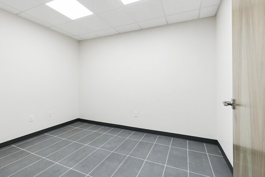 More Photos Of 8411 Parc Pl, Chalmette Office For Sale