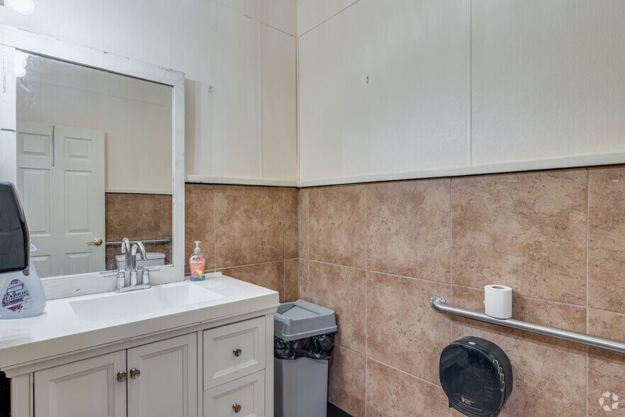 More Photos Of 7830 N 19th Ave, Phoenix Restaurant For Sale