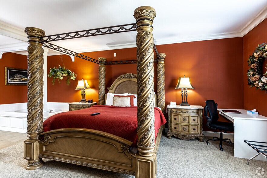 More Photos Of 1245 N Brown St, La Plata Hotel For Sale