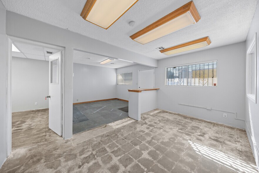 More Photos Of 5146 Maine Ave, Baldwin Park Flex For Lease