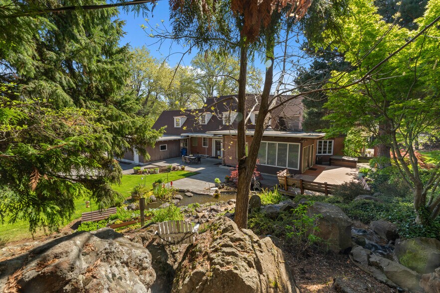 More Photos Of 1001 Cherry Heights Rd, The Dalles Flex For Sale