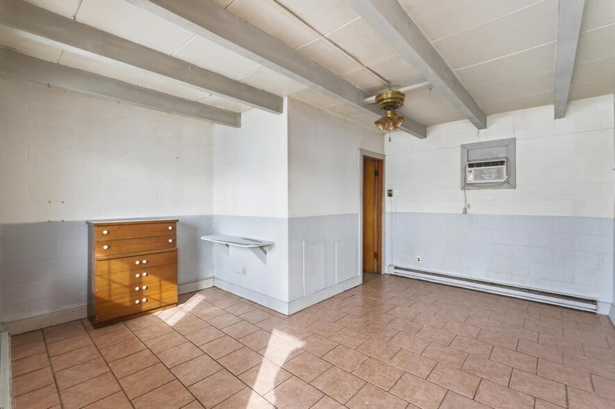 More Photos Of 1712 Ashmun St, Sault Sainte Marie Hotel For Sale