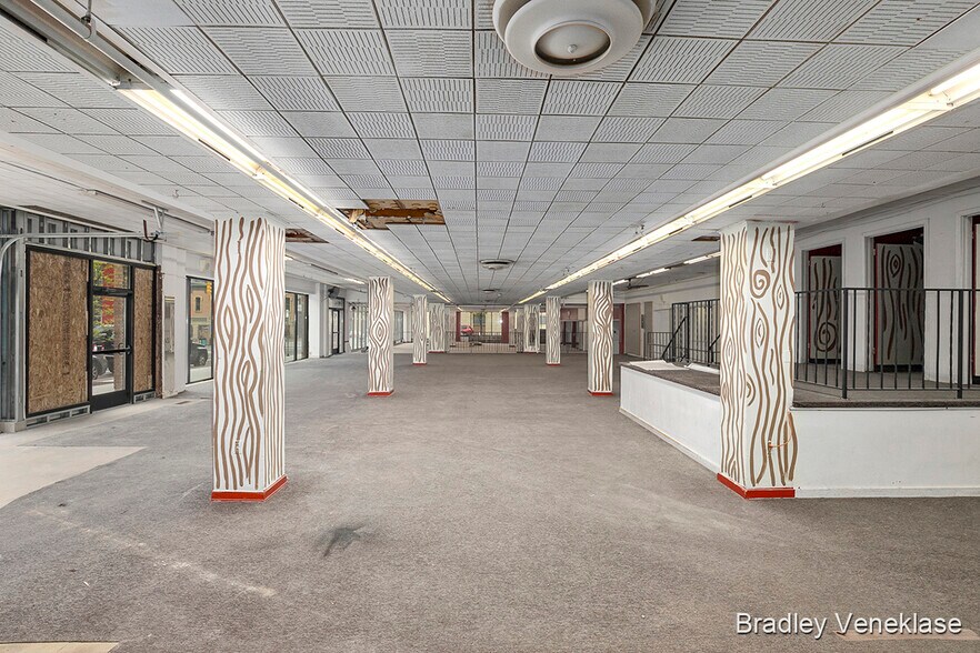 More Photos Of 200 S Division Ave, Grand Rapids Storefront Retail Office For Lease