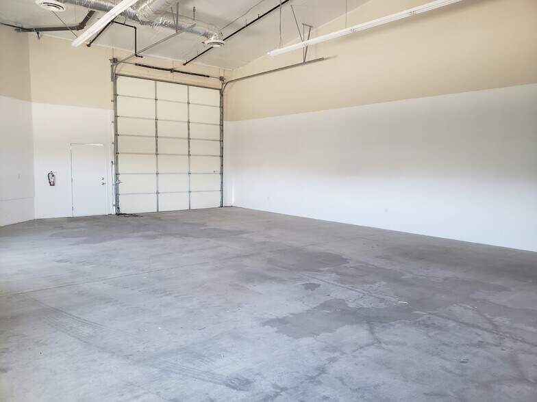 More Photos Of 1524 E Drinda Way, Bullhead City Warehouse For Lease