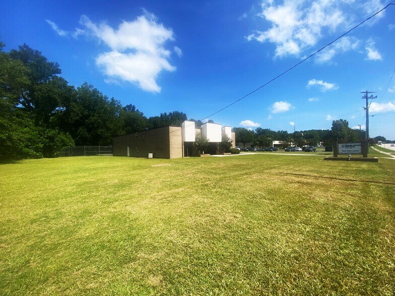 More Photos Of 2765 Magnolia St, Orangeburg Flex For Sale